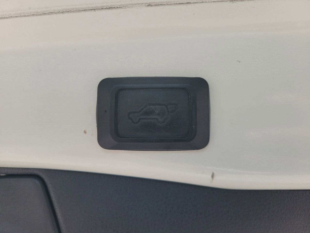 Used 2023 Toyota RAV4 XLE w/ Convenience Package FWD image 9
