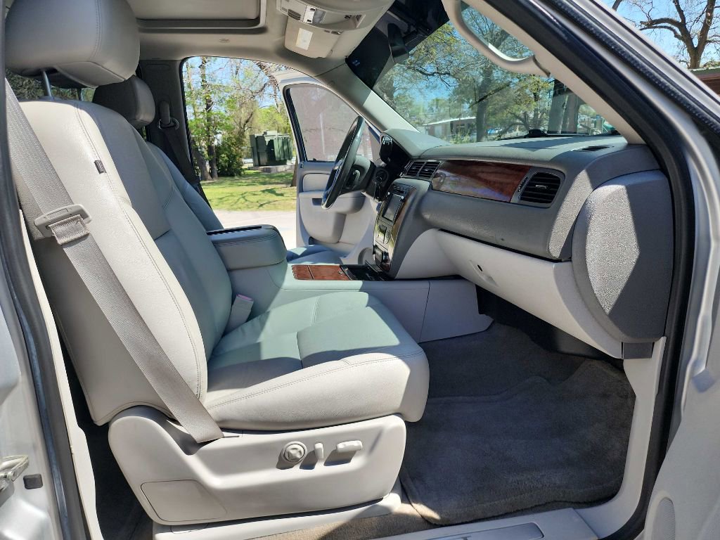 Used 2013 Chevrolet Avalanche LTZ image 38