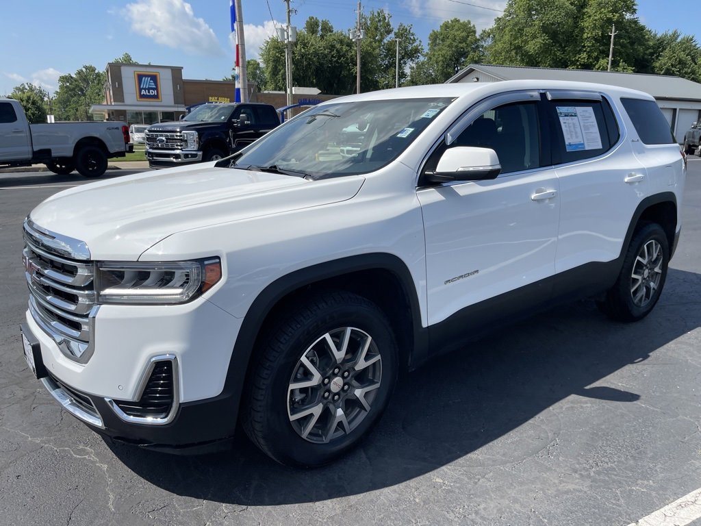 Used 2023 GMC Acadia SLE image 2