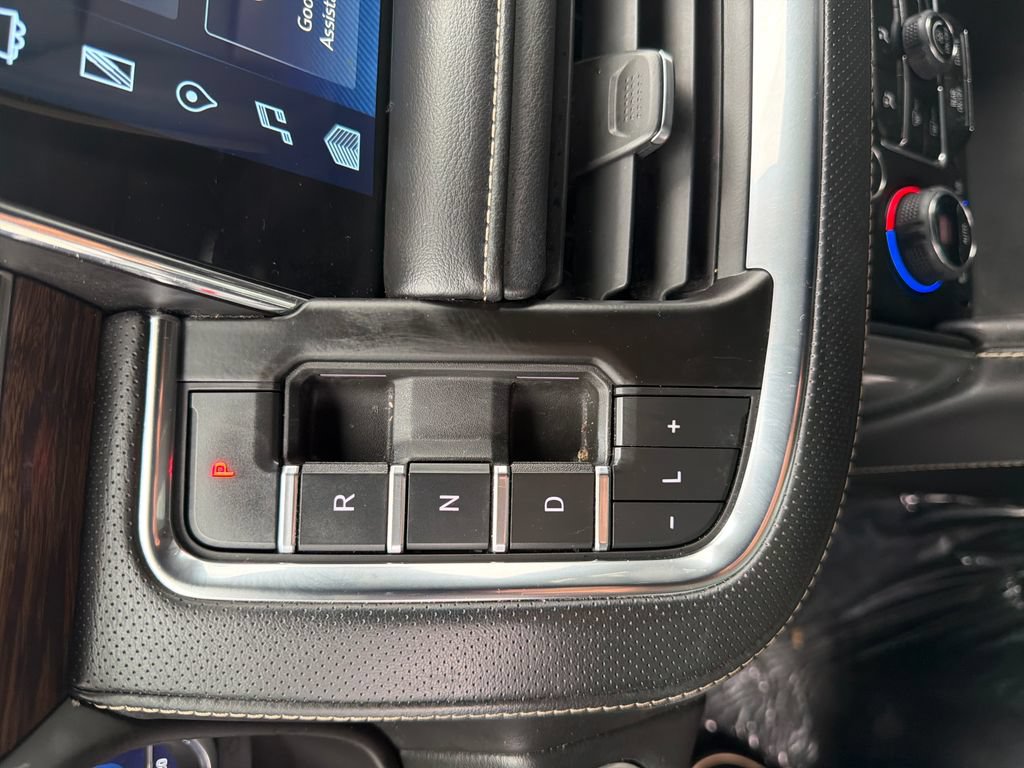 Used 2023 Chevrolet Suburban Premier AWD/4WD image 25
