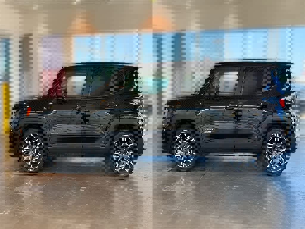 Used 2021 Jeep Renegade Trailhawk w/ Trailer Tow Group image 3