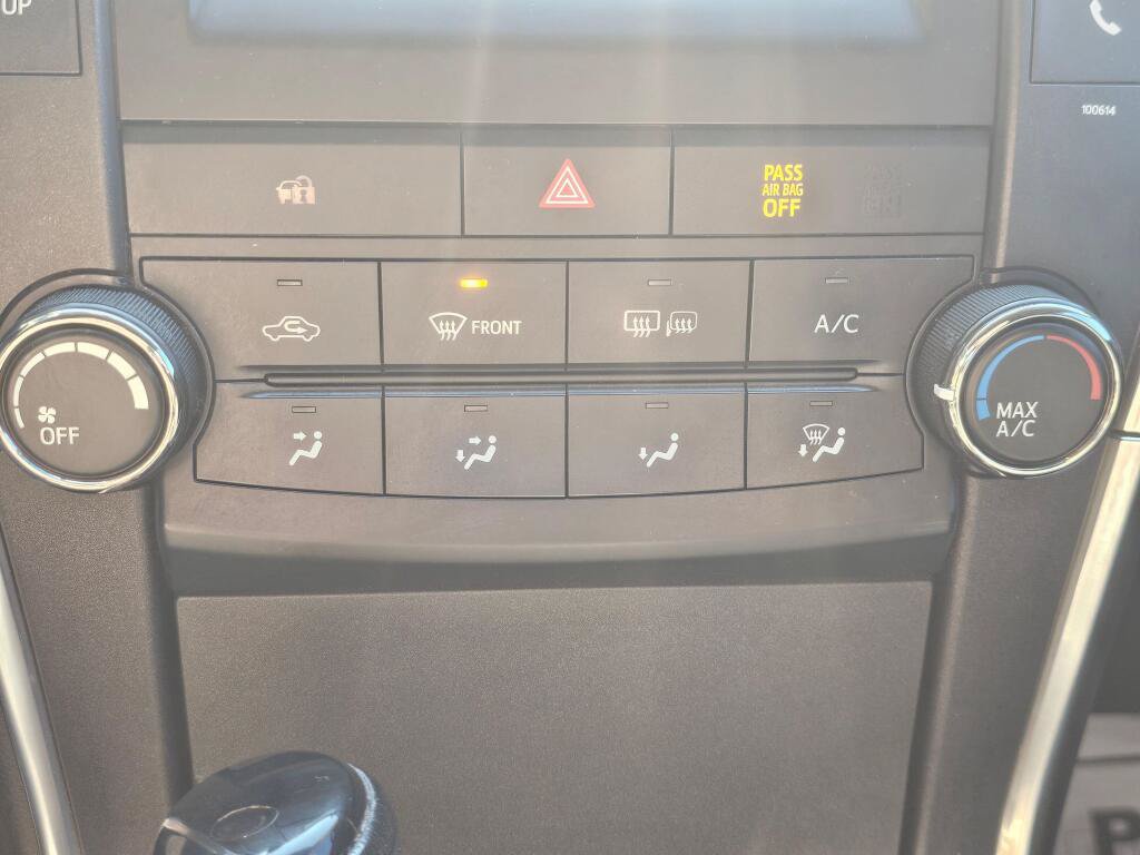 Used 2016 Toyota Camry SE FWD image 29