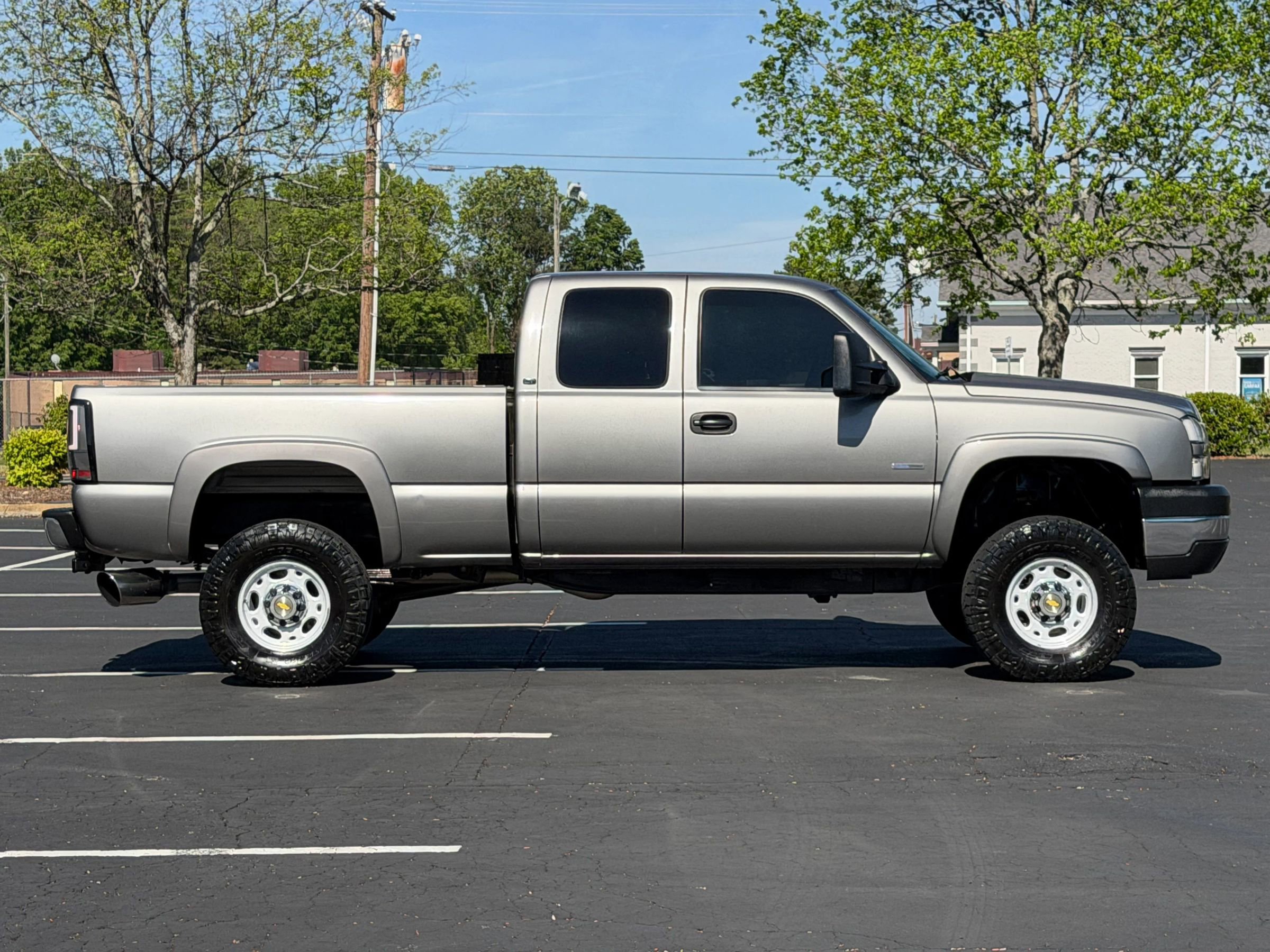 Used 2006 Chevrolet Silverado 2500 LT w/ Heavy-Duty Power Package image 5
