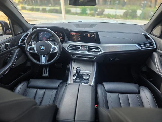 Used 2020 BMW X5 M50i w/ Parking Assistance Package AWD/4WD image 32