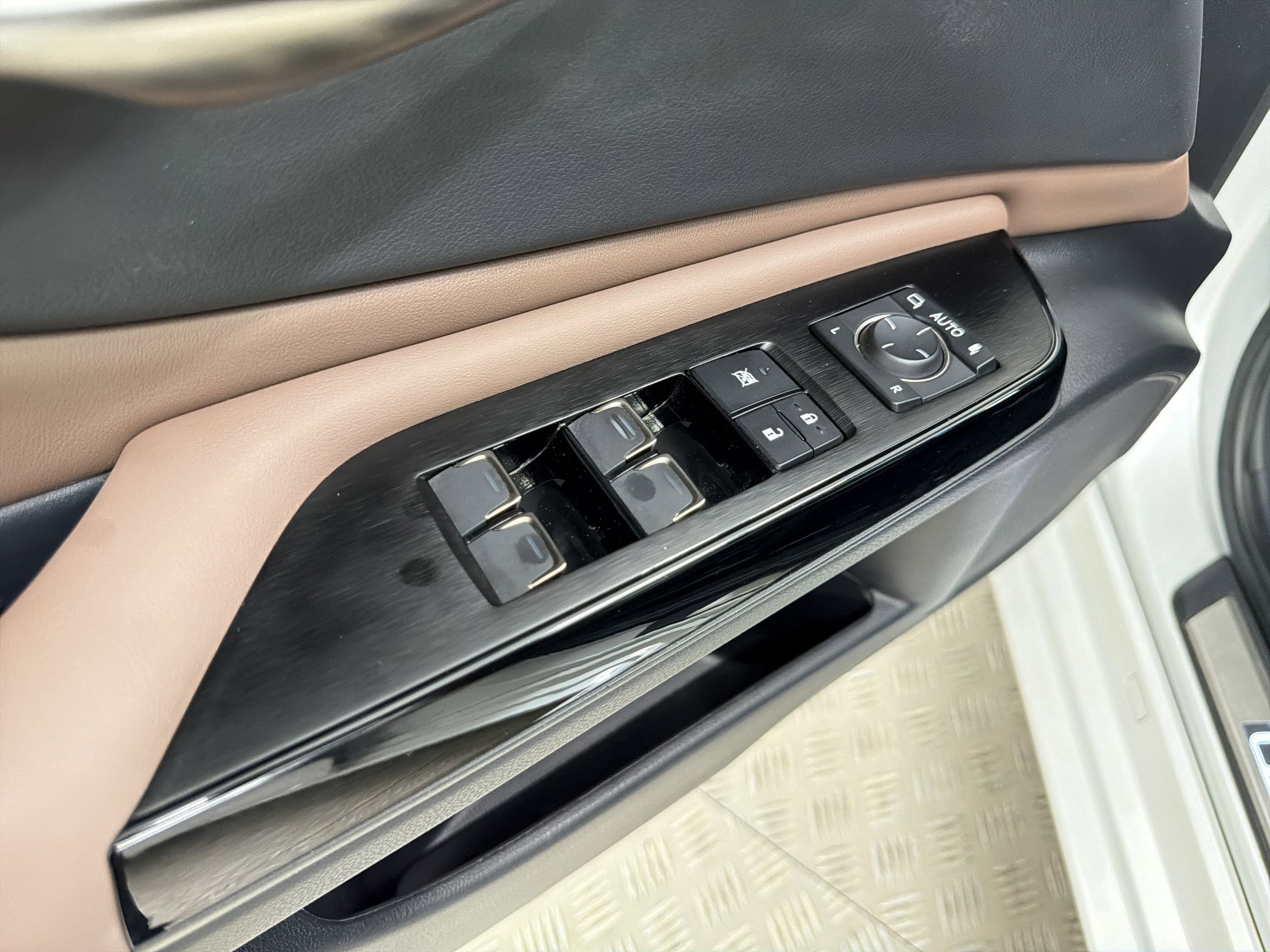 Certified 2025 Lexus ES 350 w/ Premium Package FWD image 13