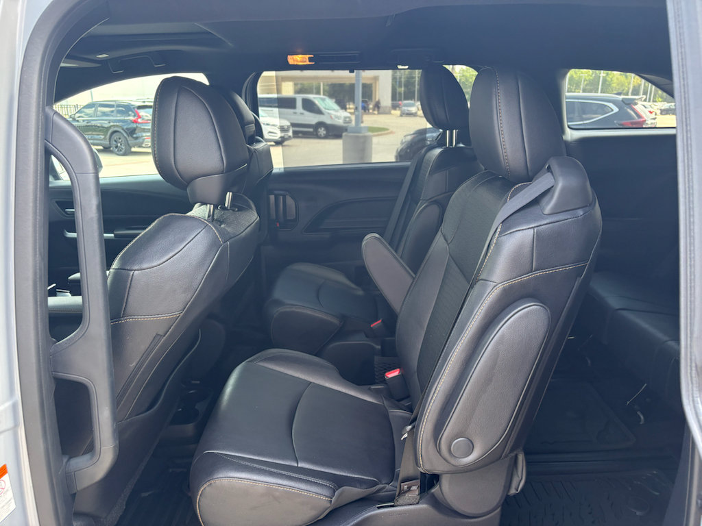 Used 2025 Toyota Sienna XLE Woodland Edition AWD/4WD image 28