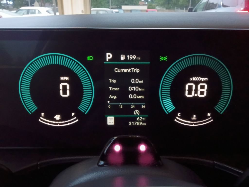 Used 2025 Hyundai Santa Fe SEL FWD image 2