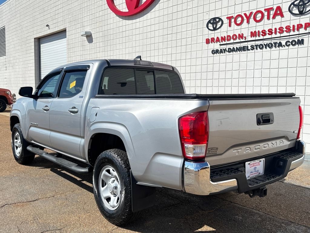 Used 2016 Toyota Tacoma SR5 w/ Towing Package image 3