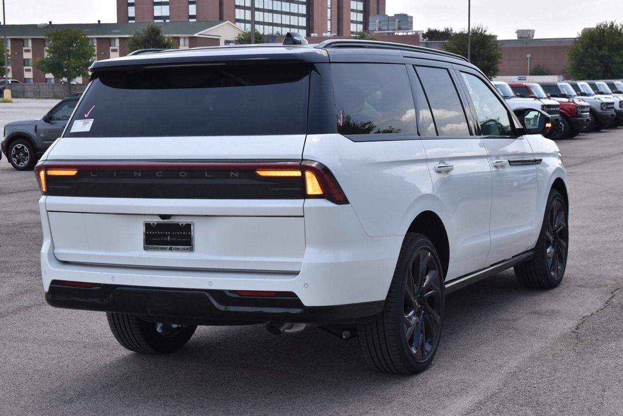 New 2027 Lincoln Navigator Black Label AWD/4WD image 7