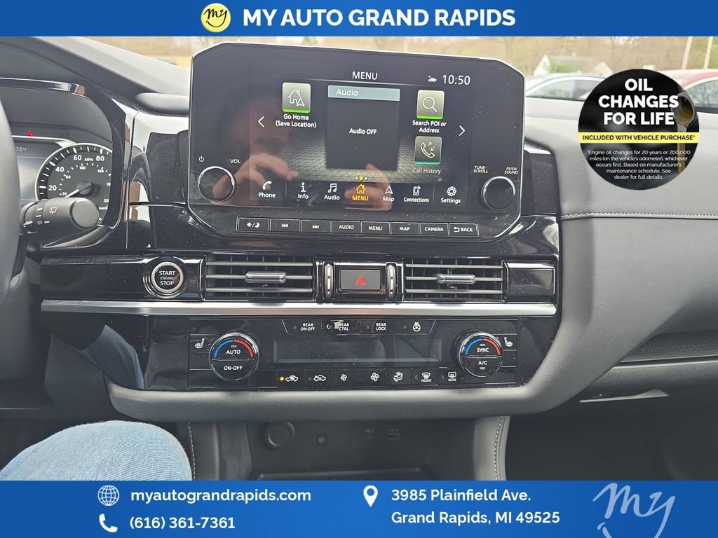 Used 2023 Nissan Pathfinder SL w/ Black Appearance Package AWD/4WD image 18