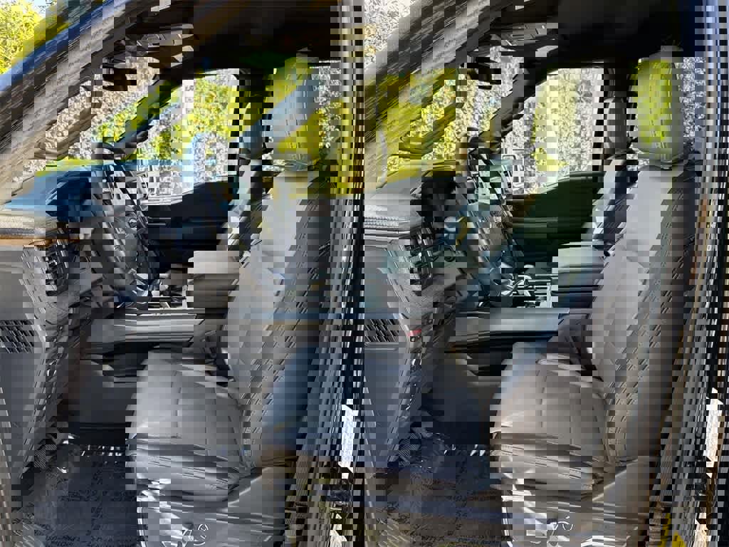 Used 2022 Ford F150 Lightning Lariat image 24