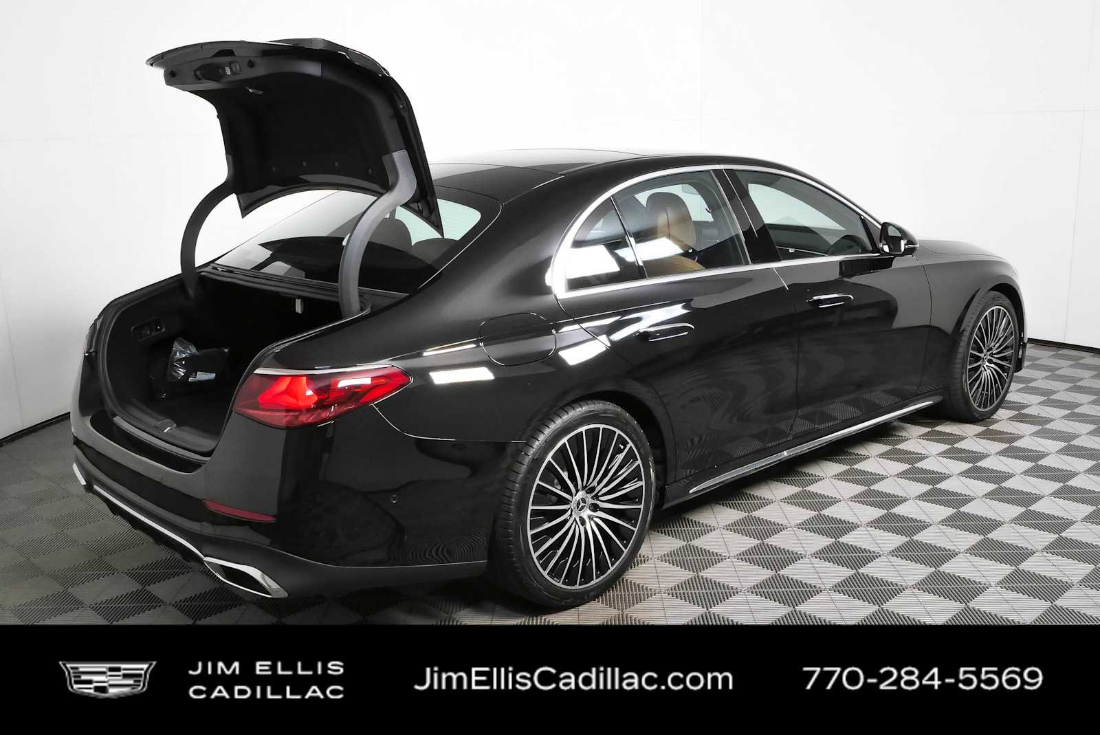 Used 2024 Mercedes-Benz E 350 4MATIC Sedan image 26