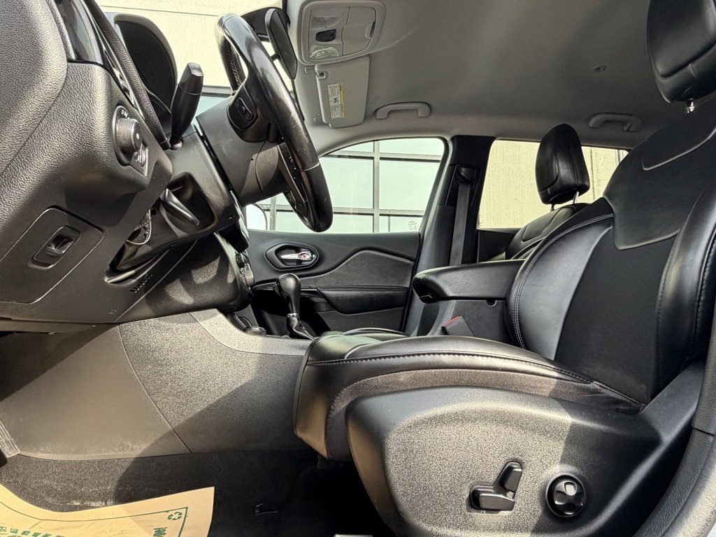 Used 2020 Jeep Cherokee Latitude Plus image 10