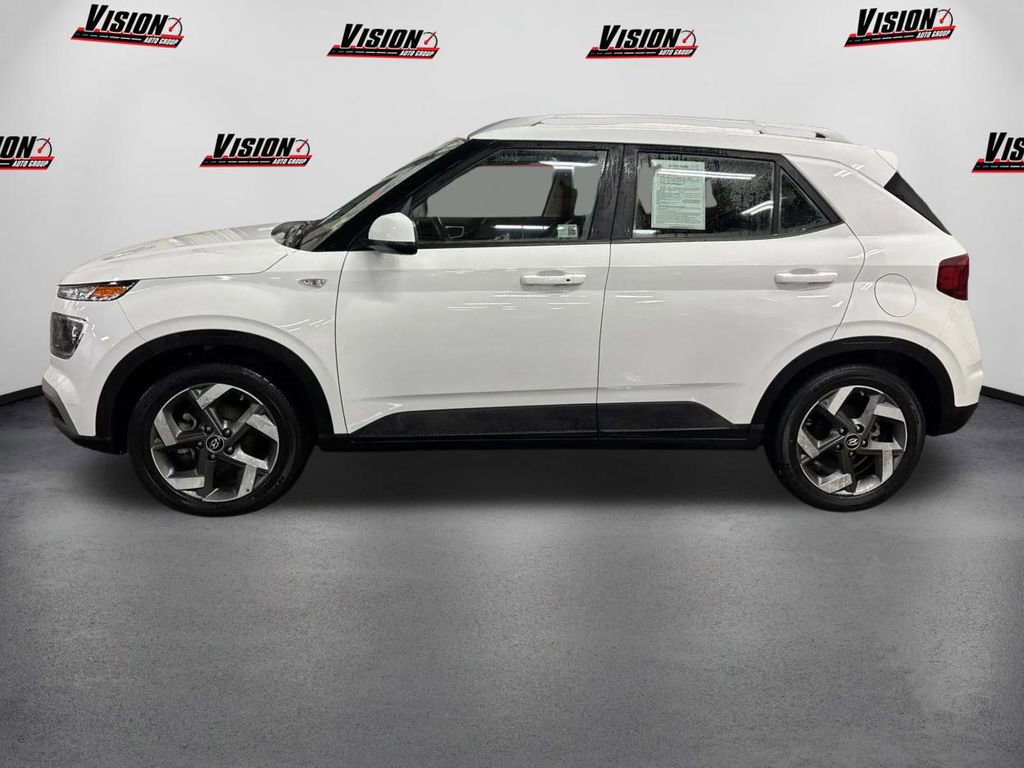 Certified 2025 Hyundai Venue SEL image 8