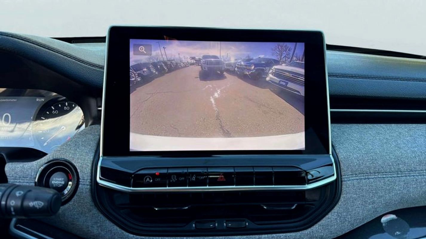 Used 2023 Jeep Compass Sport image 9