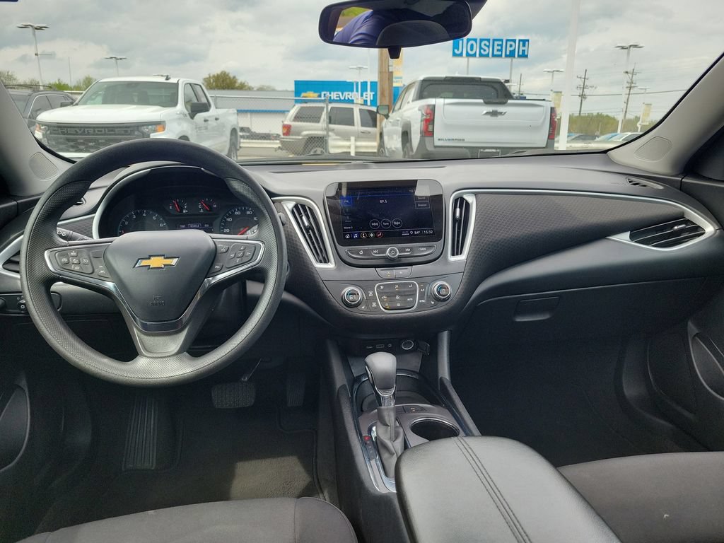 Used 2024 Chevrolet Malibu LT FWD image 11