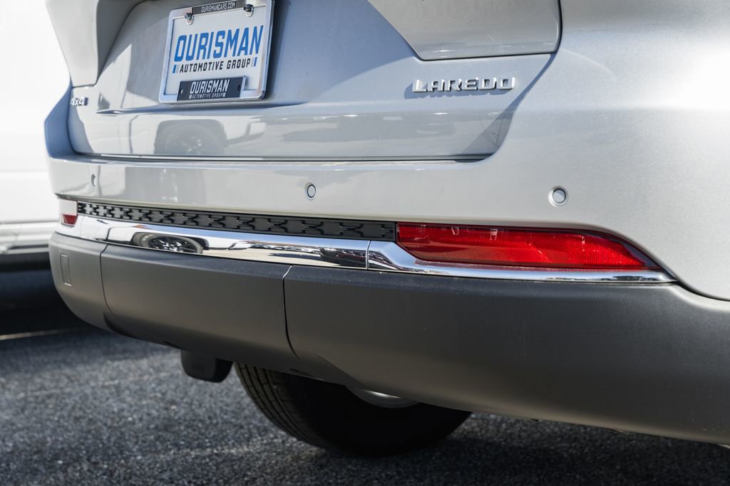 New 2025 Jeep Grand Cherokee Laredo X w/ Luxury Tech Group I image 9