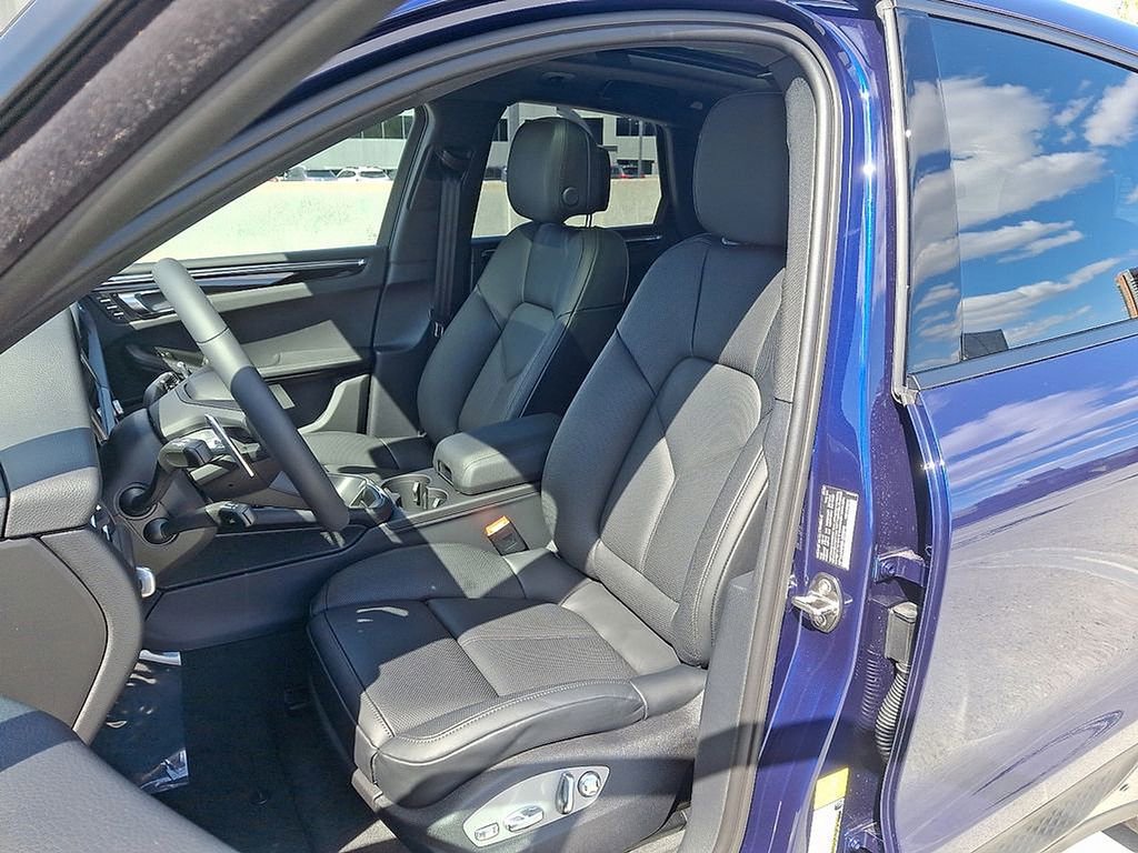 Used 2025 Porsche Macan image 5