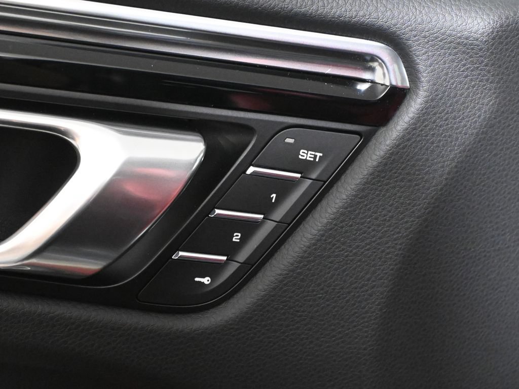 New 2026 Porsche Macan AWD/4WD image 32