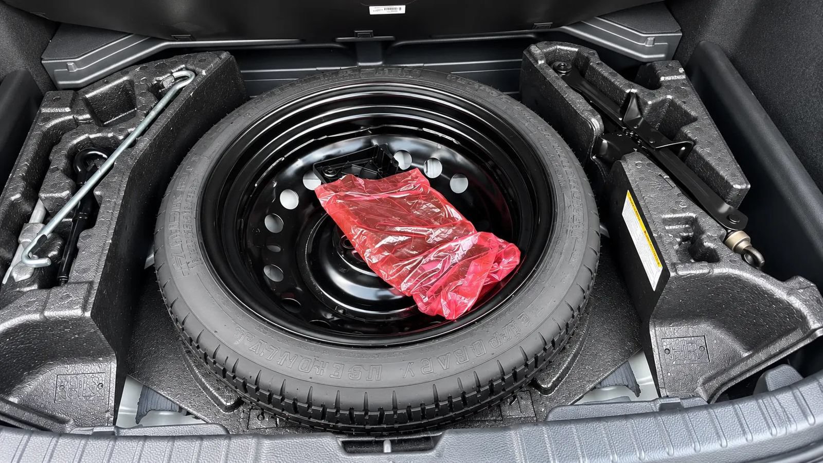 Used 2019 Toyota Corolla SE w/ Carpet Mat Package FWD image 23