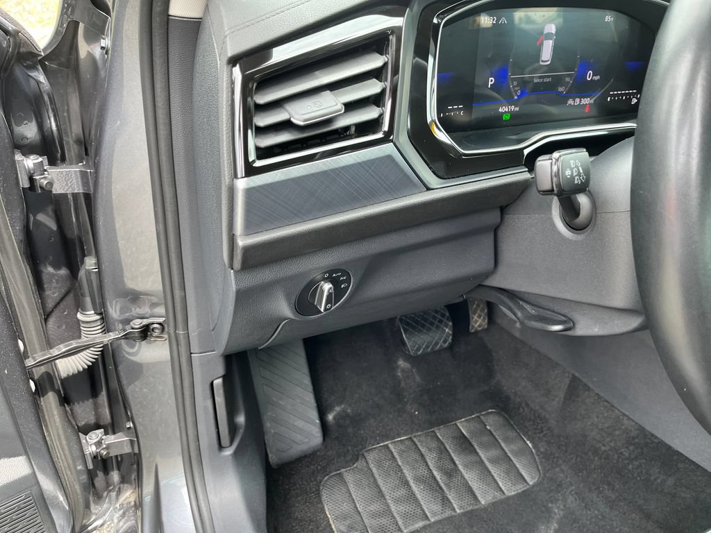 Used 2024 Volkswagen Jetta SE FWD image 15