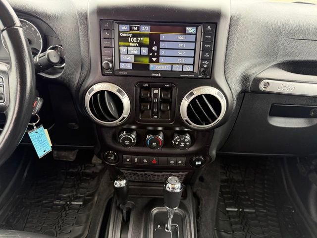 Used 2017 Jeep Wrangler Unlimited Sahara w/ Connectivity Group image 28