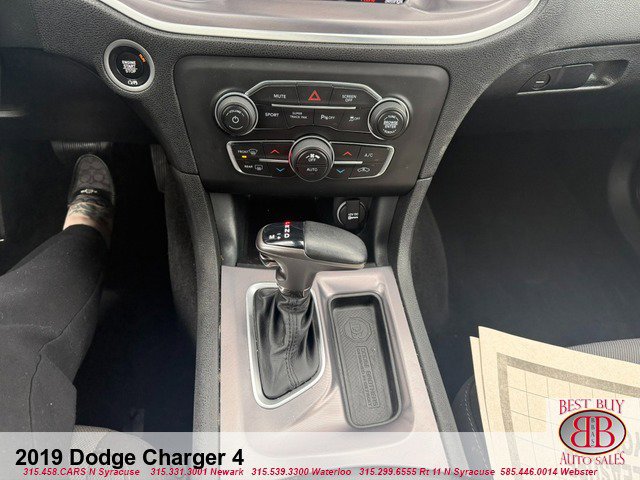 Used 2019 Dodge Charger SXT w/ Driver Confidence Group image 18