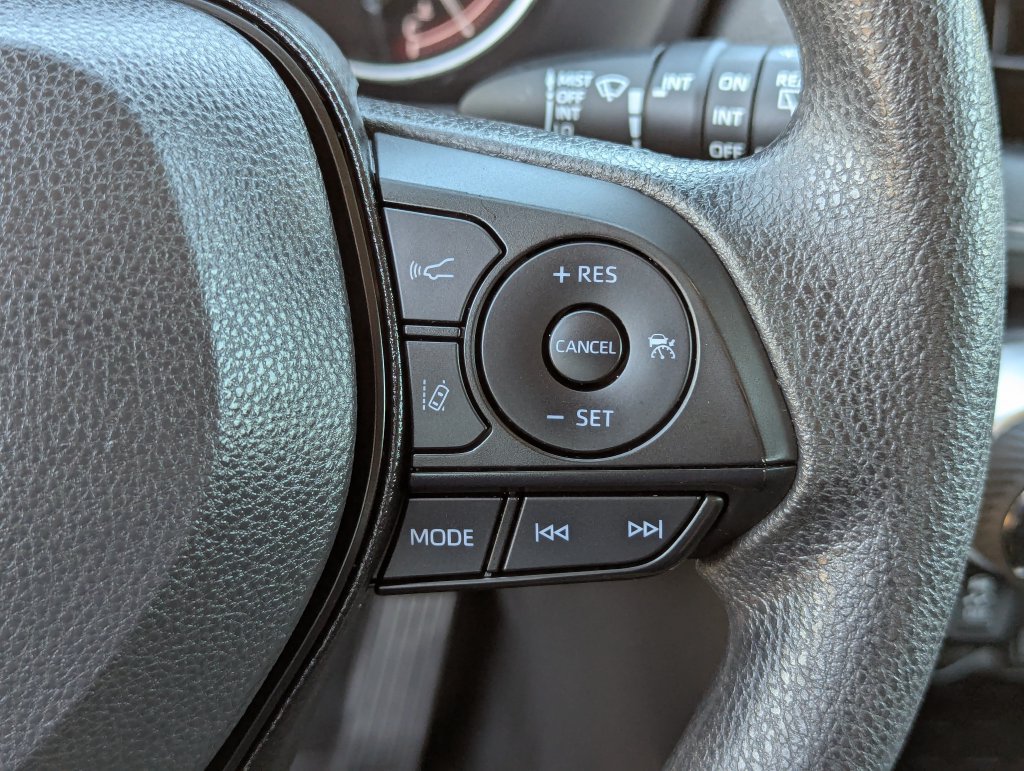 Used 2025 Toyota RAV4 XLE FWD image 33