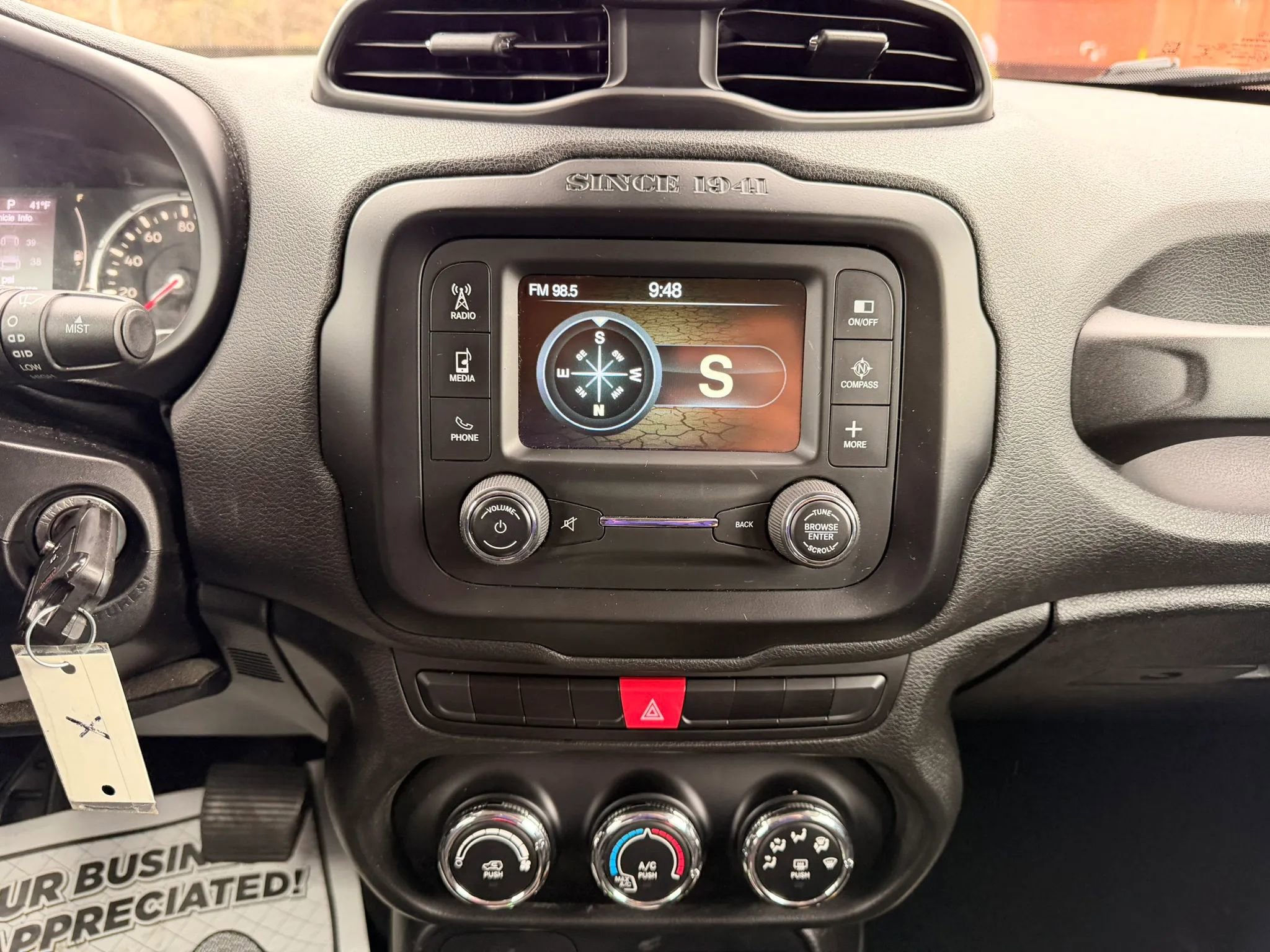 Used 2015 Jeep Renegade Latitude AWD/4WD image 10