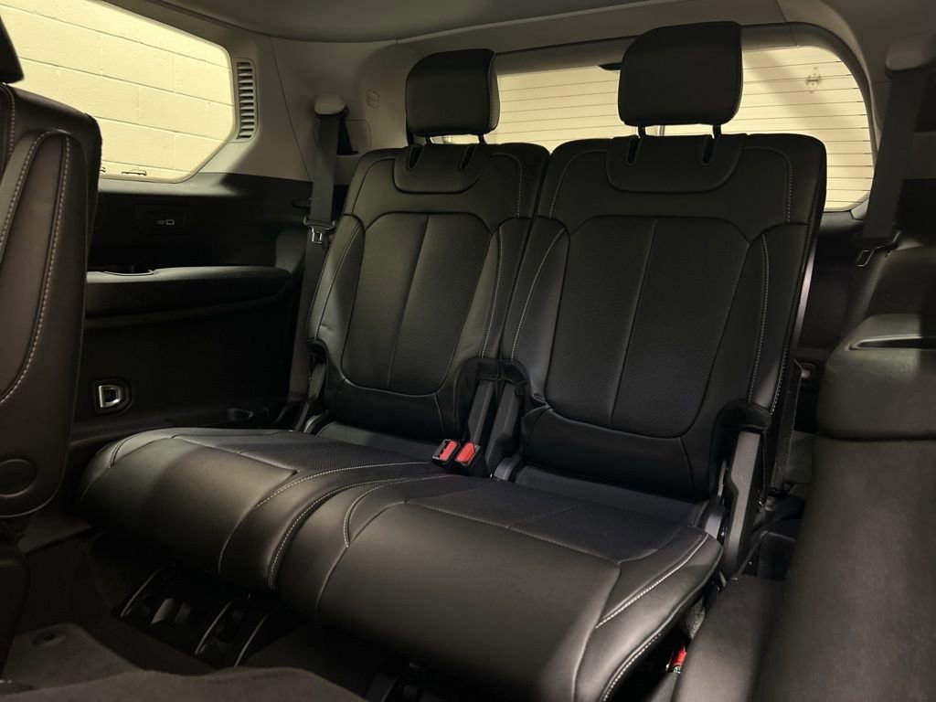 Used 2023 Jeep Grand Cherokee L Limited w/ Luxury Tech Group II image 9