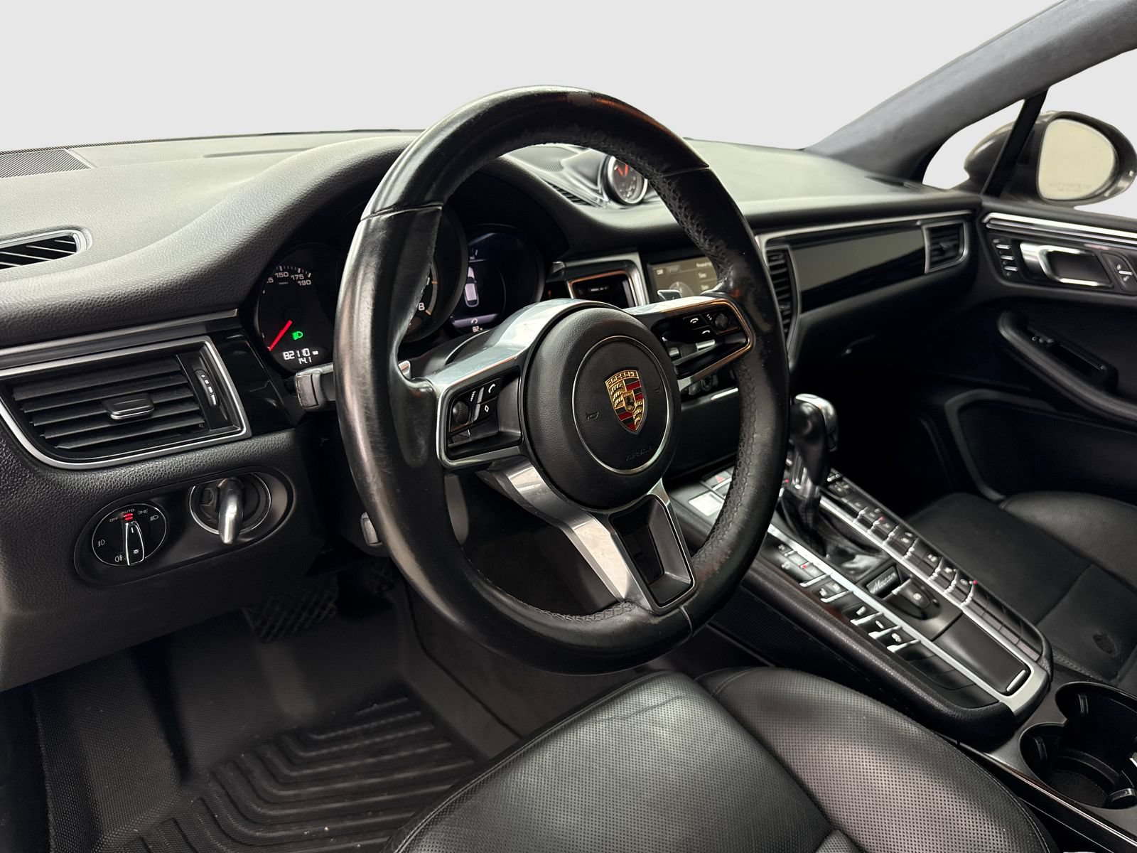 Used 2015 Porsche Macan Turbo AWD/4WD image 18
