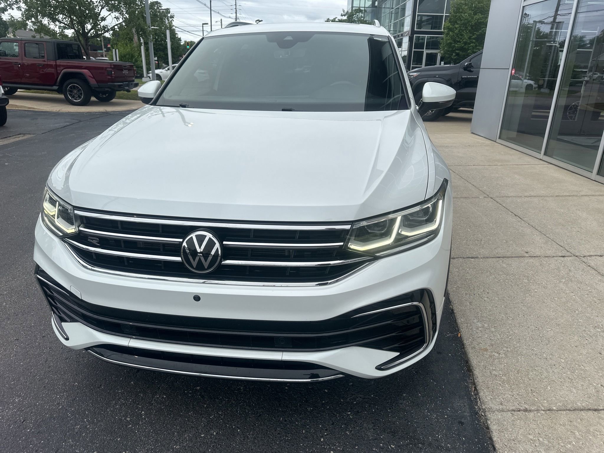 Used 2022 Volkswagen Tiguan SEL R-Line AWD/4WD image 7