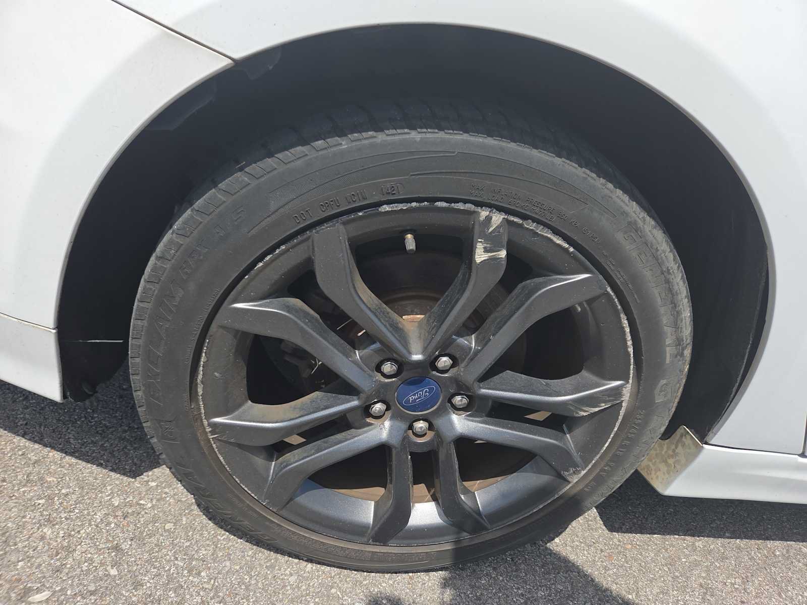 Used 2018 Ford Fusion SE w/ Equipment Group 201A FWD image 4
