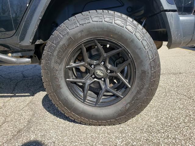 Used 2019 Jeep Wrangler Unlimited Sahara w/ Cold Weather Group image 33