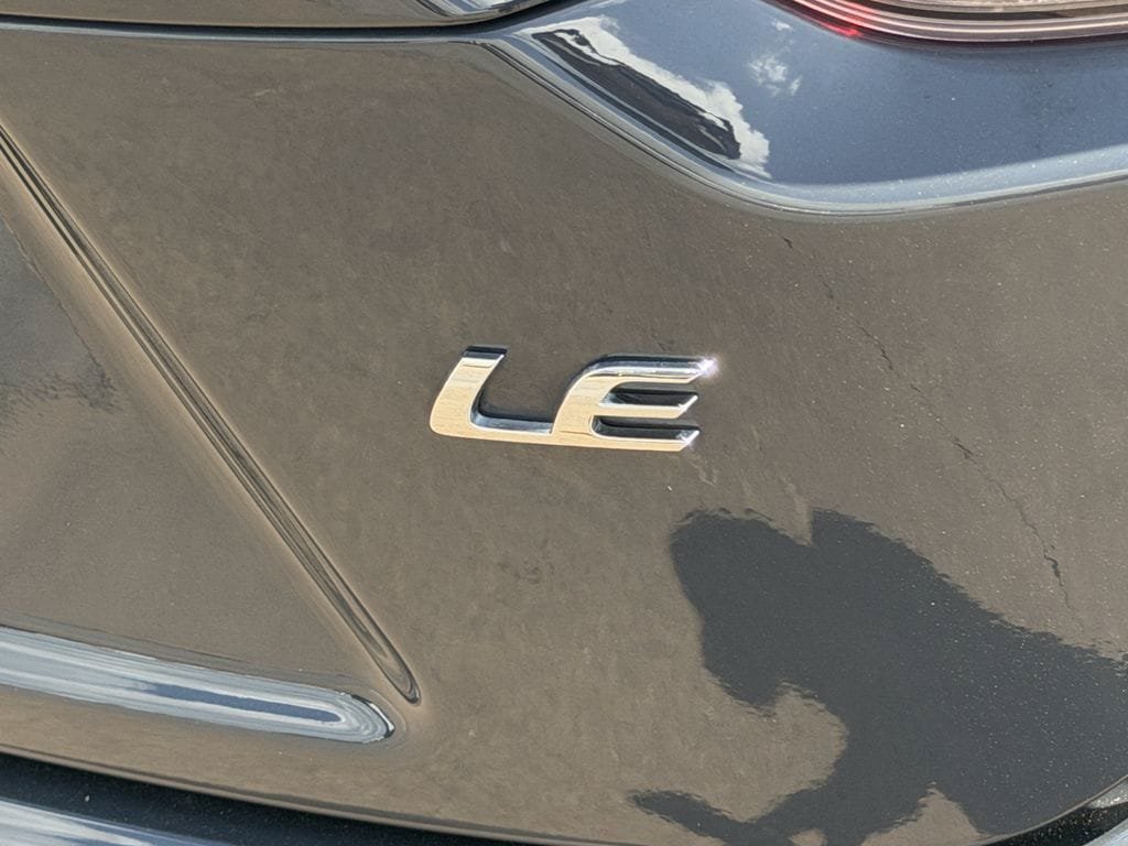 Used 2025 Toyota Corolla LE FWD image 9