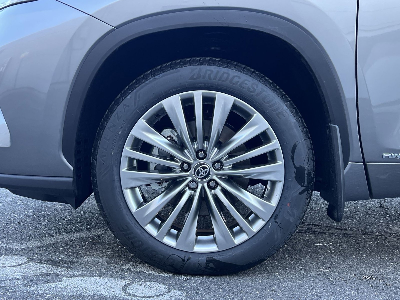 New 2026 Toyota Highlander Platinum image 5