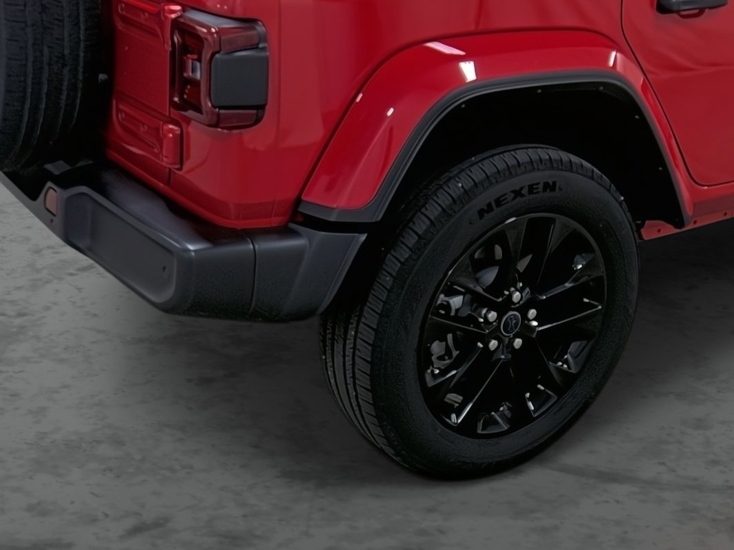 Used 2025 Jeep Wrangler Unlimited Sahara w/ Safety Group AWD/4WD image 12