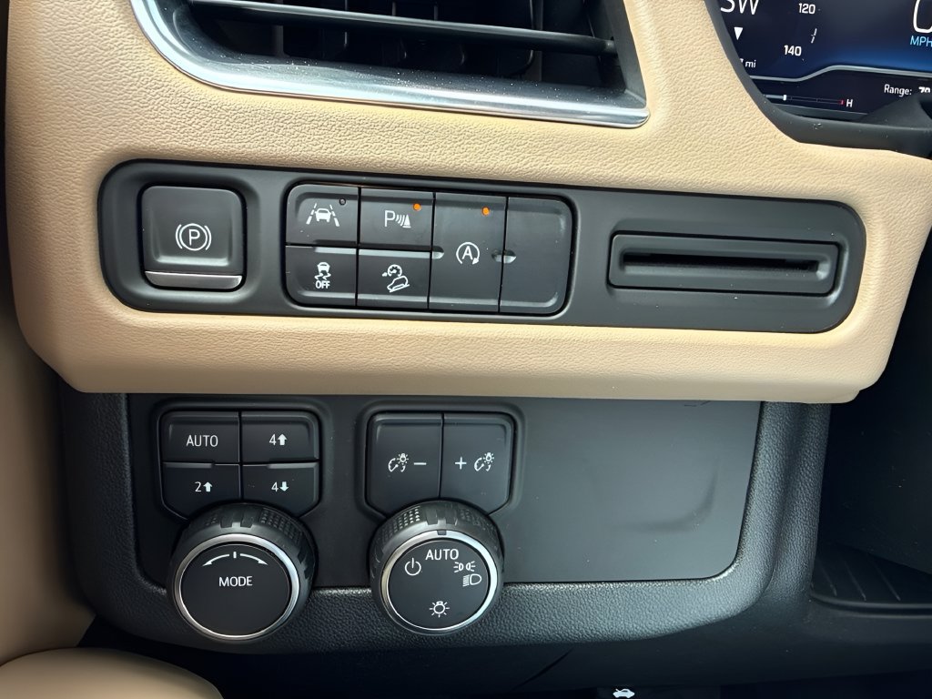 Used 2023 Chevrolet Tahoe Premier AWD/4WD image 26