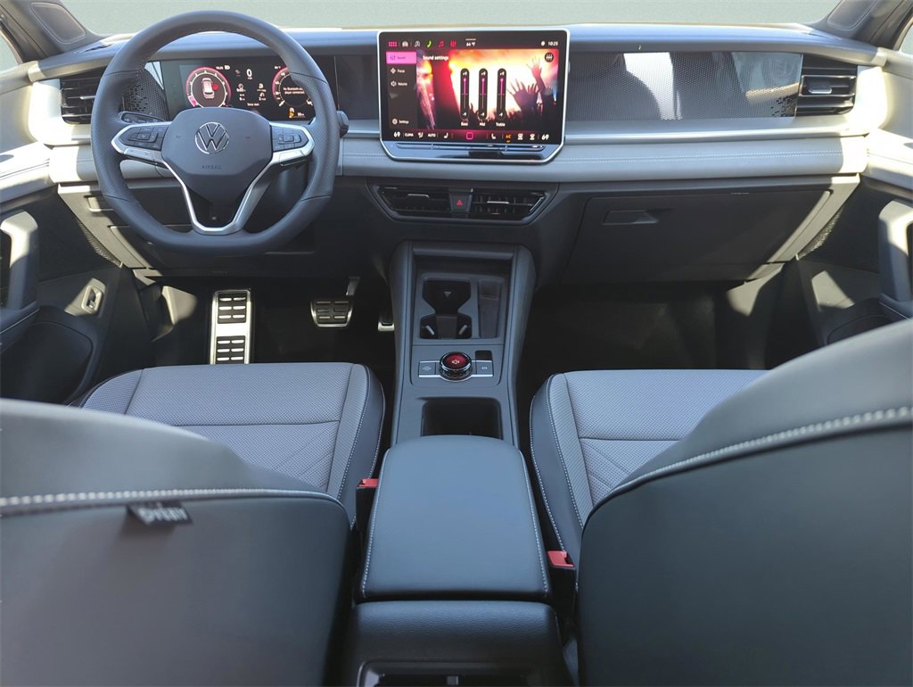 New 2026 Volkswagen Tiguan SE R-Line image 21