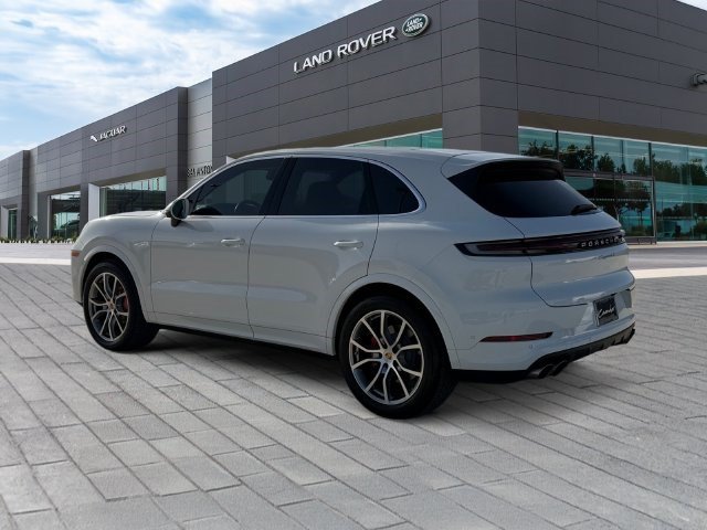 Used 2024 Porsche Cayenne S AWD/4WD image 3