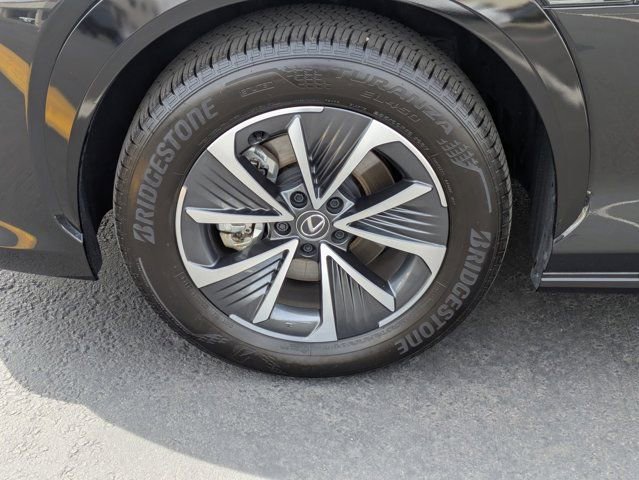 Used 2025 Lexus RZ 450e image 9