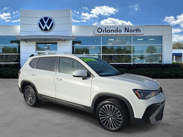Used 2025 Volkswagen Taos SE FWD image 1