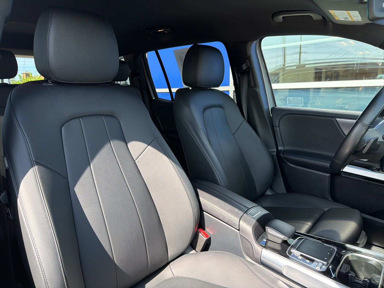 Used 2021 Mercedes-Benz GLB 250 4MATIC image 26