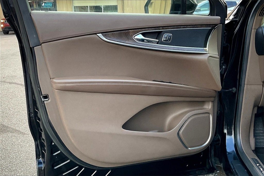 Used 2016 Lincoln MKX Reserve w/ Climate Package image 23