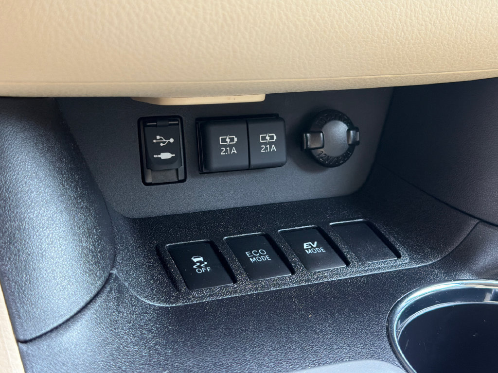 Used 2019 Toyota Highlander XLE AWD/4WD image 32