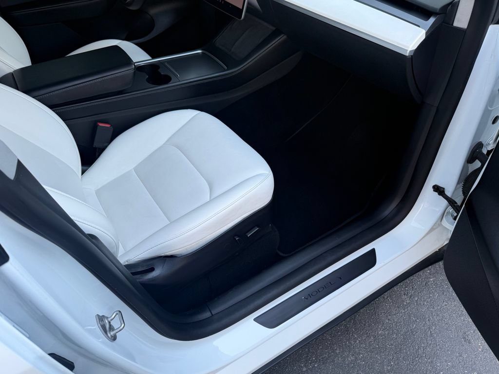 Used 2022 Tesla Model Y Long Range AWD/4WD image 39
