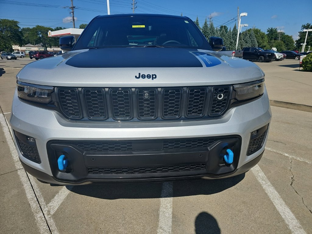 Certified 2024 Jeep Grand Cherokee Trailhawk w/ Advanced Protech Group II AWD/4WD image 7