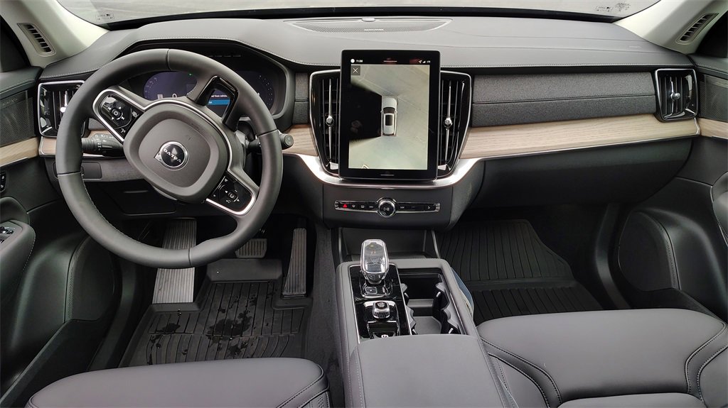 New 2026 Volvo XC90 B6 Plus w/ Protection Package image 14