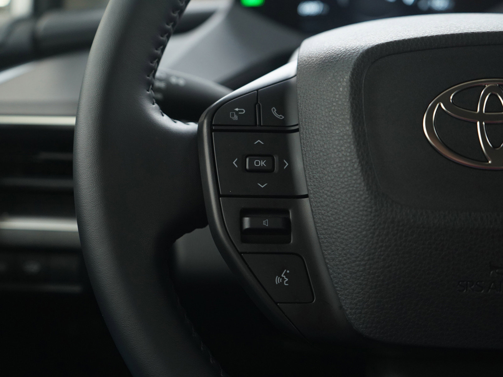 Used 2025 Toyota Prius LE image 26