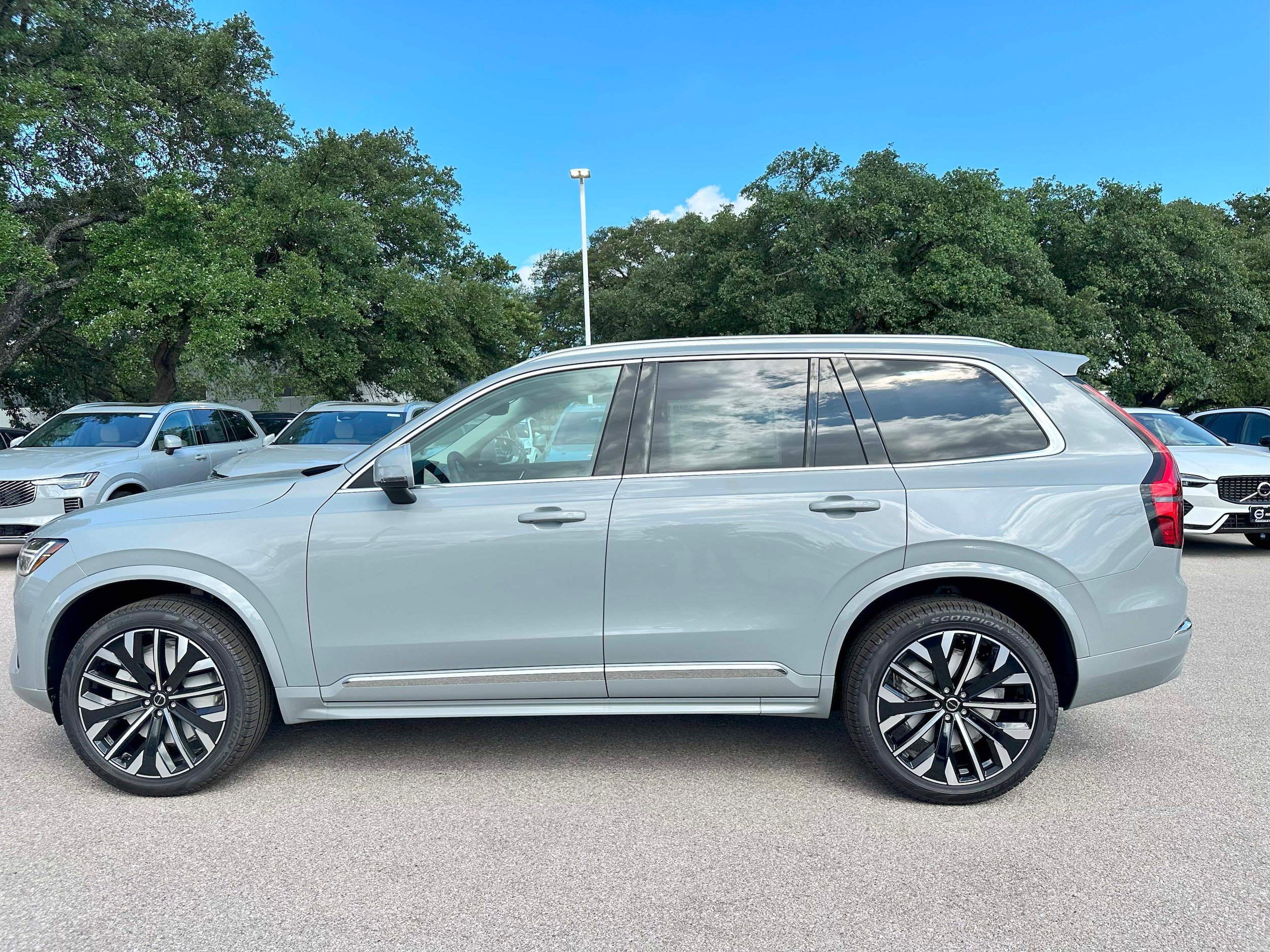 Used 2026 Volvo XC90 B6 Core AWD/4WD image 3